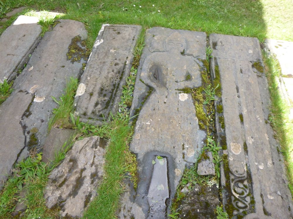 Site de Kildalton Cross : Tombes du Moyen Age