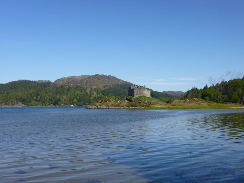 Tioram Castel sur le loch Moidart